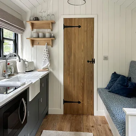Shepherds Hut - Uk52010 *