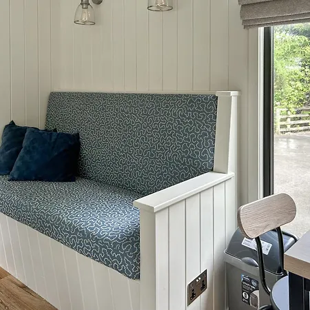 בית נופש Shepherds Hut - Uk52010 *